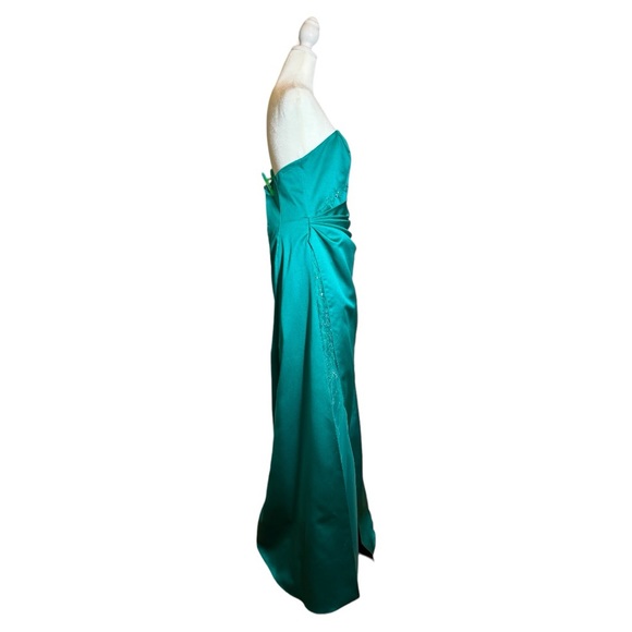 David’s Bridal Emerald Green Bridesmaid/Formal Dress.  Size 12. - Picture 6 of 11